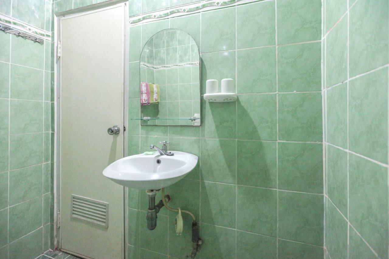 Lite Rooms Bogor Guest House Екстер'єр фото